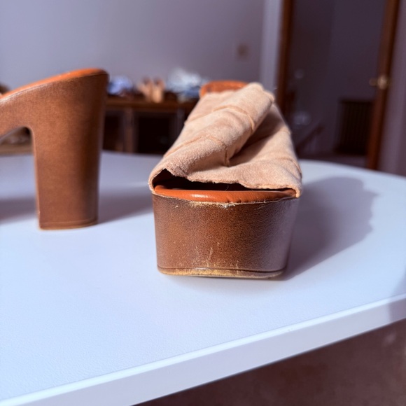 Bella Marie Taupe Suede Quilted Platform Mules - Size 7.5 - Picture 6 of 10